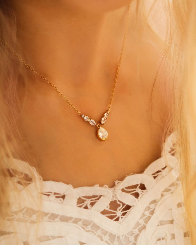Ketting bruid met druppel steentje goudkleurig
