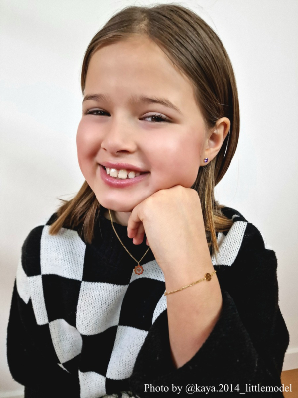 gouden flower ketting om hals