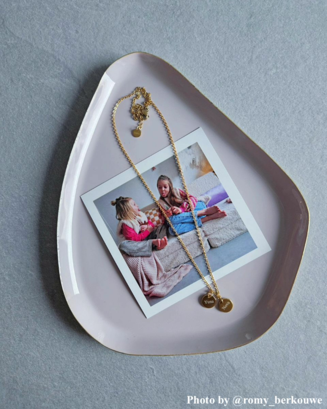 Influencer met sieraden