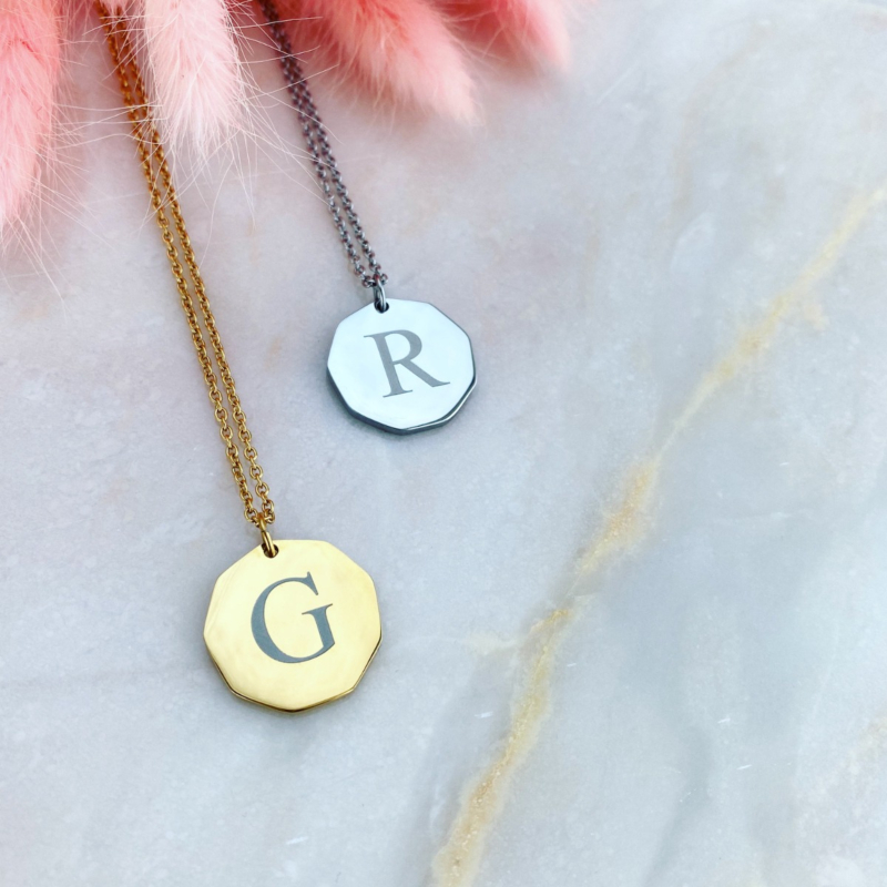 Letter ketting voor de vrouw om te dragen