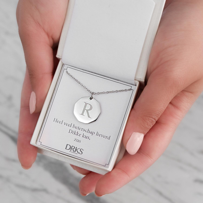 Mooie ketting in een sieradendoosje om te geven