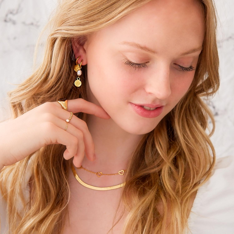 Mooie kettingen om de hals voor een complete look
