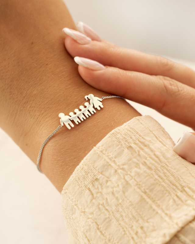 zilveren armband met man vrouw en vier kindjes
