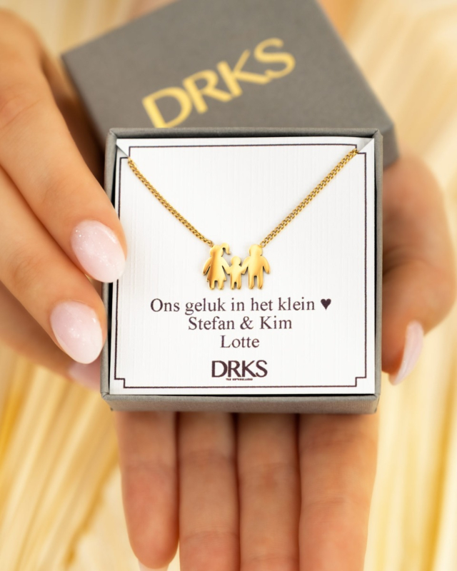 Ketting man vrouw en kind in sieradedoosje