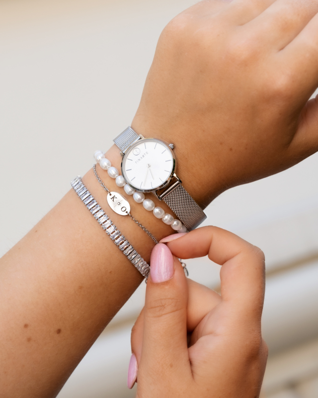 ZIlveren armparty met parelarmband