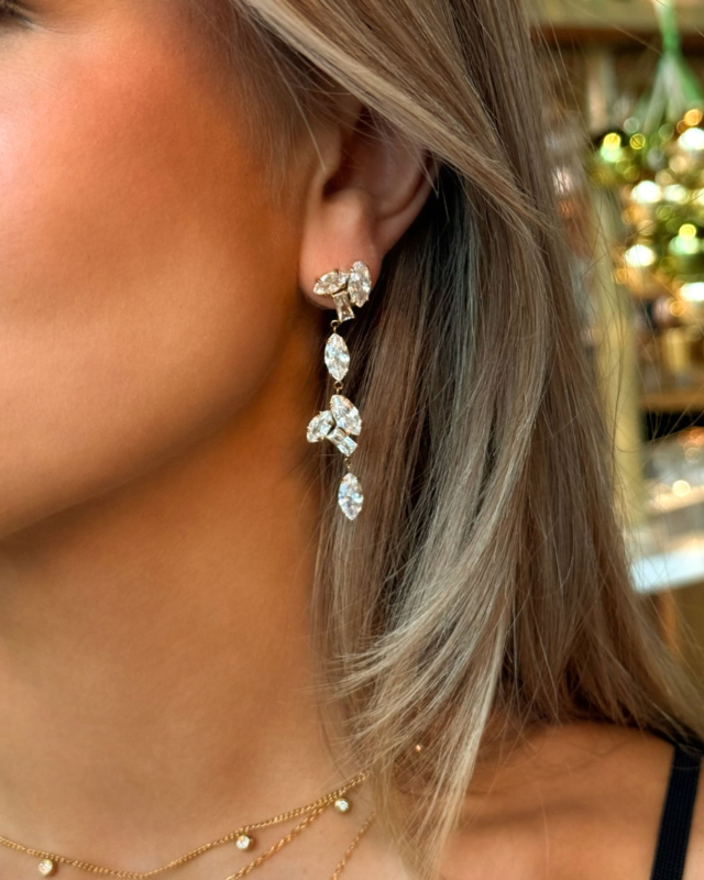 Gouden oorbellen met steentjes