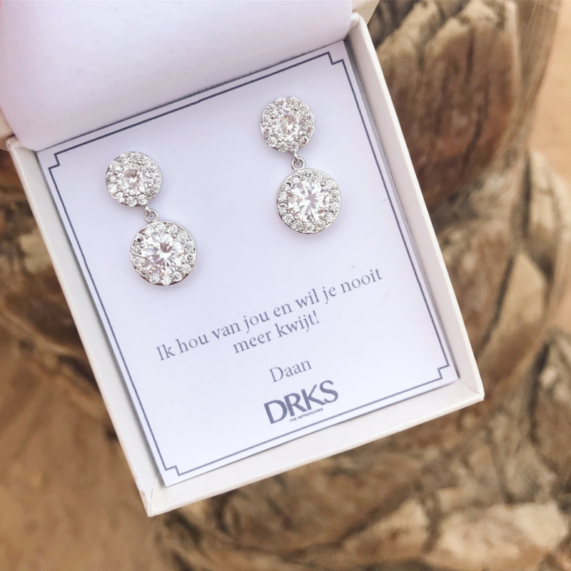 Elegante sparkle oorbellen met persoonlijke tekst in het doosje 