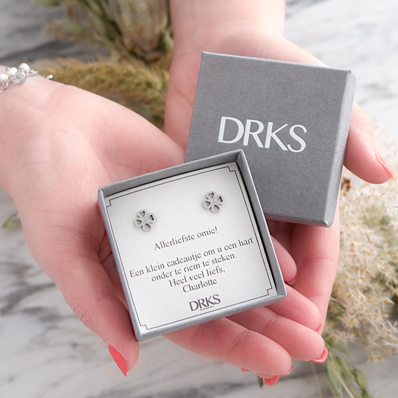 Leuke oorstuds in klavertjes om te geven in een sieradendoosje