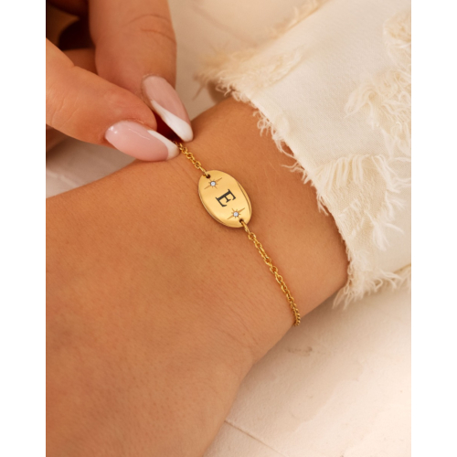 Initial armband ovaal goud kleurig