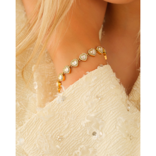 Luxe steentjes armband met hartjes goudkleurig