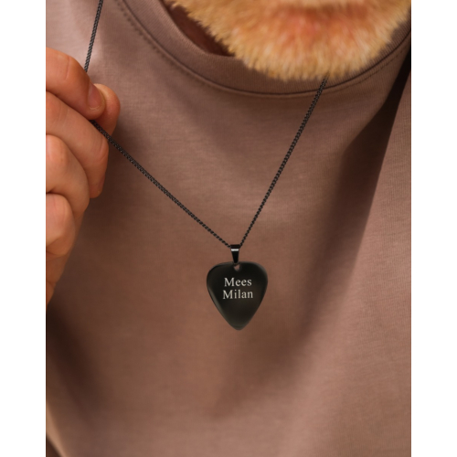 Graveerbare heren ketting plectrum zwart