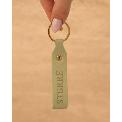 Leren sleutelhanger met letters groen
