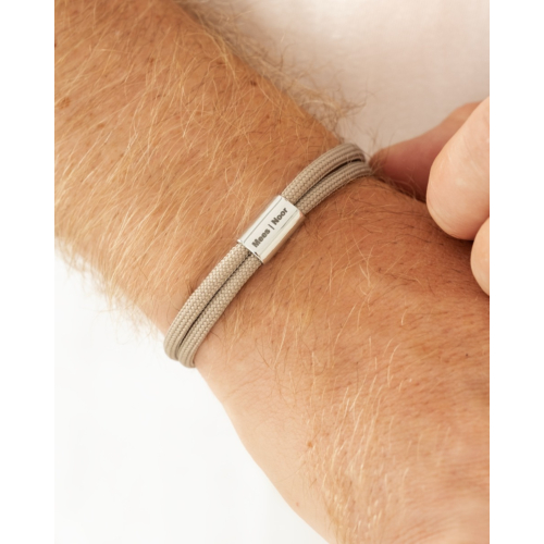 Naam armband heren beige zilverkleurig