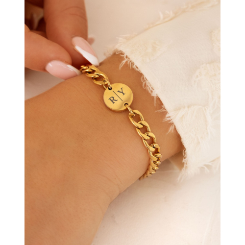 Schakelarmband met initialen goud kleurig