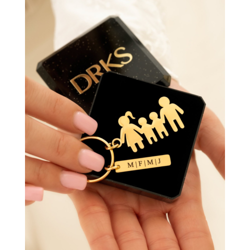 Sleutelhanger man vrouw en twee kinderen goudkleurig