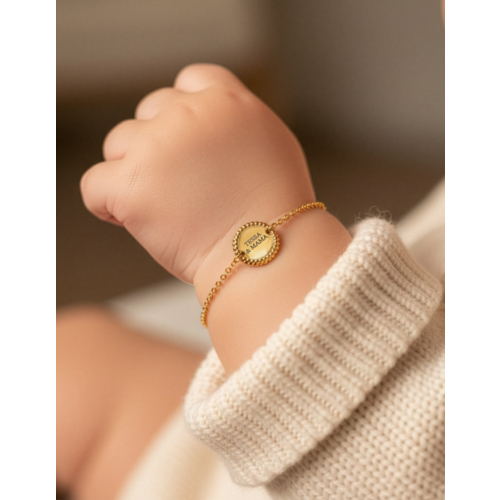 Babyarmband met naam goudkleurig