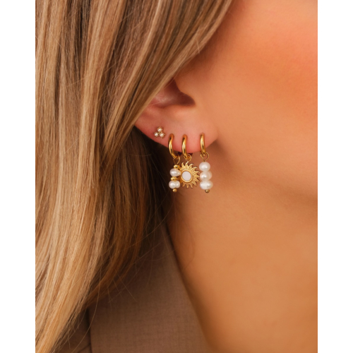 Parel oorbellen met steentjes goud kleurig