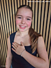 influencer draagt armband