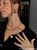 Influencer met gouden ring advent 2025