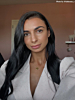 Influencer met gouden ketting