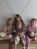 Influencer met initial ketting