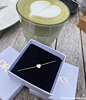 Armband crystal heart bij een influencer. 