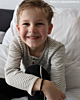Influencer met de jongens armbanden met kralen.