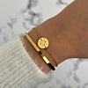 Gouden 4 initialen armband met steentje gecombineerd met bangle