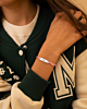Satin initial armband kids roze