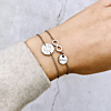 Twee armbandjes met letters en infinity teken