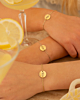gouden ronde moeder en dochter armbandjes met initialen
