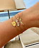 Gouden armparty op het strand