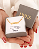 Gouden dames ketting voor kerst in sieradendoosje
