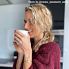 Model met de armband parelmoer hartje goud.