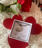 Influencer met zilveren ketting