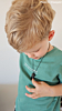 Influencer zoontje met dog tag ketting