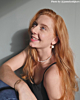 influencer met gouden sieraden