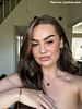 influencer draagt birthstone ketting