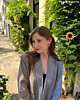 Influencer met shiny sieraden
