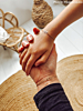 Influencer moeder/dochter met matchende armbandjes