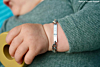 Influencer kindje met zilver armbandje