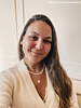 Influencer draagt DRKS ketting, 