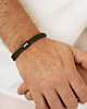 Groene heren armband om pols