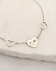 Initial armband op marmer