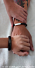 2 armen met armbandjes