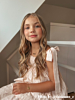 Influencer met dochtertje met kindersieraden