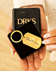 gouden sleutelhanger met handschrift in sieradendoosje