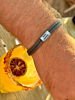 Grijze heren armband gegraveerd
