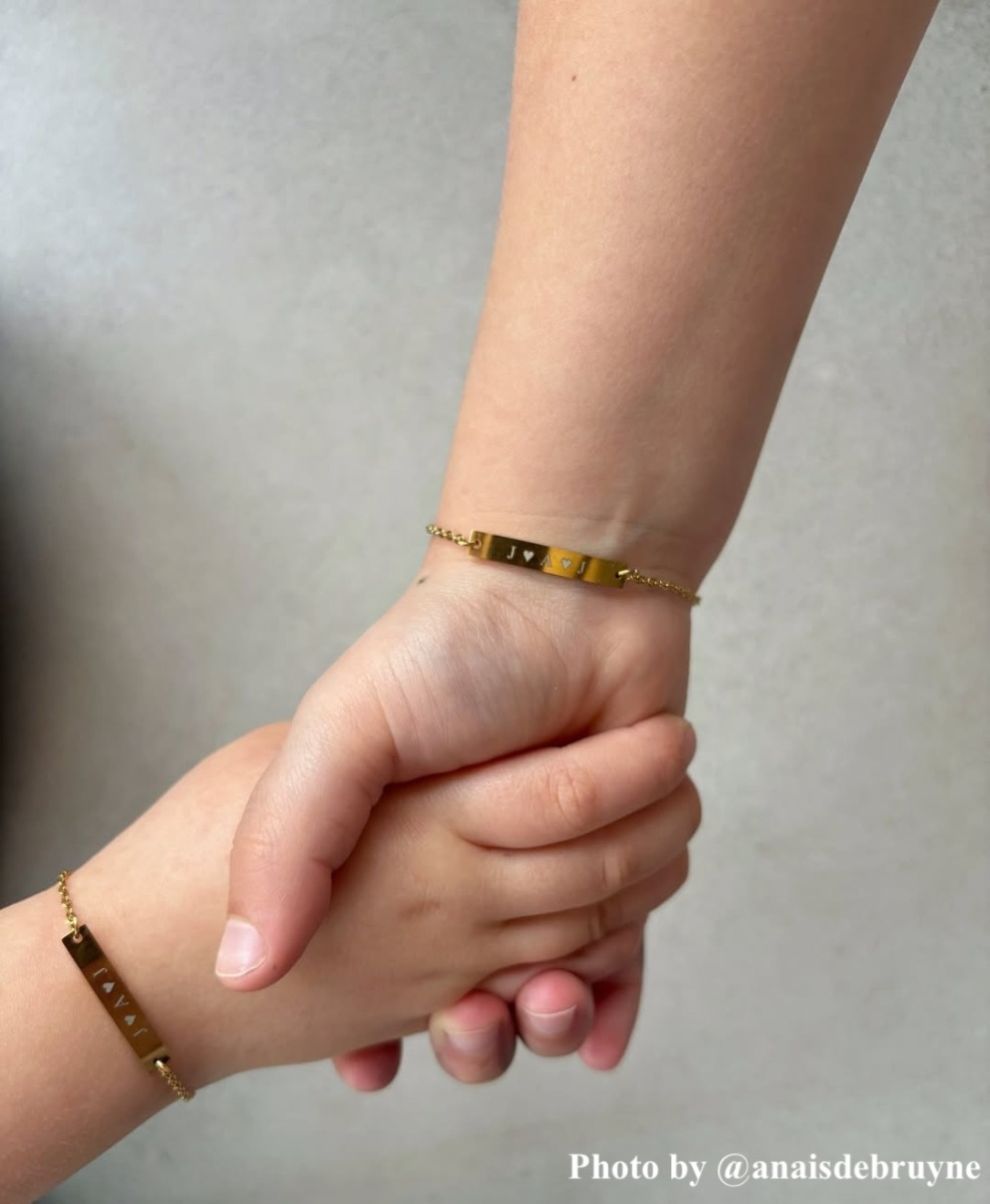 Armbandje met naam meisje goud kleurig