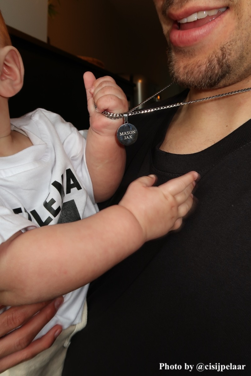 Influencer met DRKS ketting